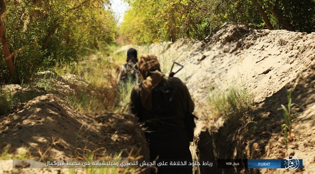 Deux membres de l'Etat islamique dans une tranchée dans le cadre des préparatifs contre l'armée syrienne (Site Internet affilié à l'Etat islamique www.k1falh.ga, 14 juillet 2018)