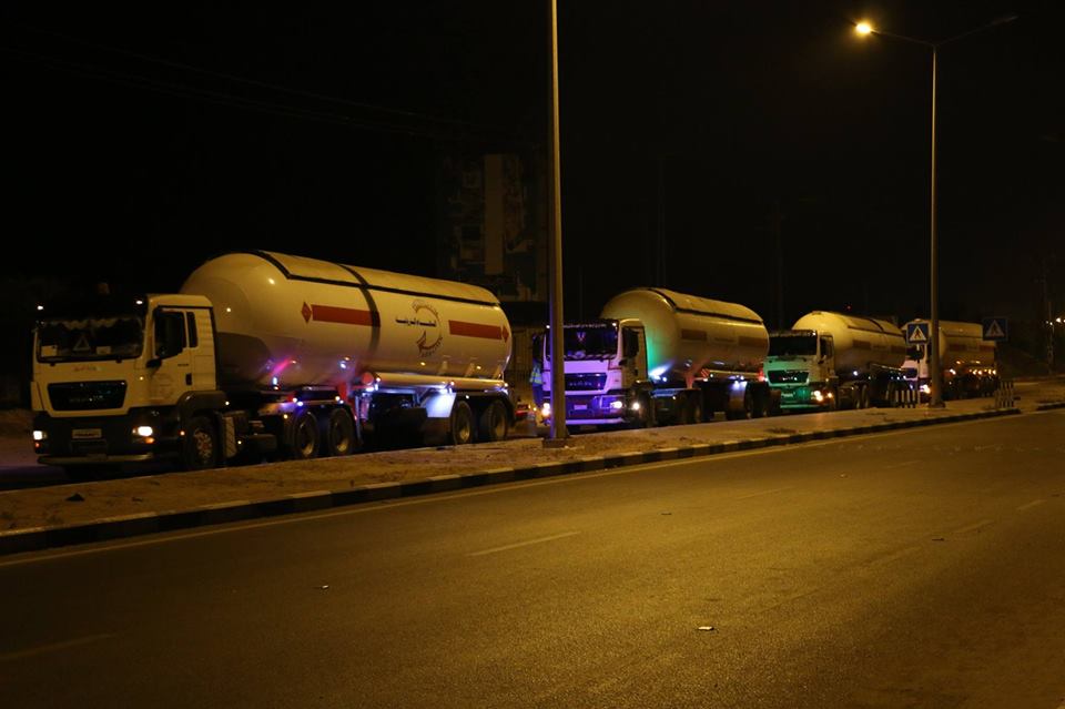 Tankers with cooking gas from Egypt enter the Gaza Strip (Palinfo Twitter account, August 6, 2018).