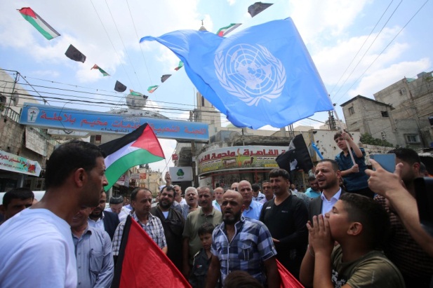 Matthias Schmale, UNRWA director of operations in the Gaza Strip, during an interview (Ma'an, August 2, 2018). Left: Anti-UNRWA demonstration in the Balata refugee camp in Nablus to protest the firing of hundreds of employees (Wafa, August 3, 2018).