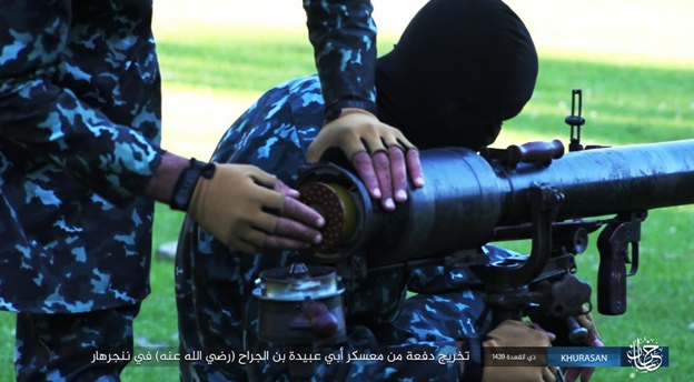 ISIS operatives being trained in the operation of a recoilless gun (www.k1falh.ga, an ISIS-affiliated website, August 6, 2018)