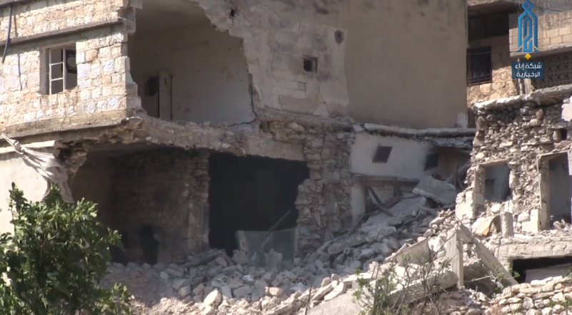 Bâtiments dans le village d'Al-Najiya qui ont été touchés par l'artillerie de l'armée syrienne (Ibaa, 3 août 2018)