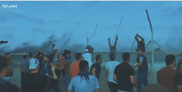  Attempts to sabotage the security fence in the eastern Gaza Strip during a "return march" (Facebook page of the Supreme National Authority of the Great Return March, August 25, 2018).