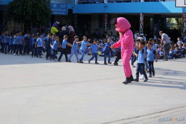 טקס פתיחת שנת הלימודים בבית ספר של אונר"א בדיר אלבלח (אתר החדשות אלנג'אח, 29 באוגוסט 2018)