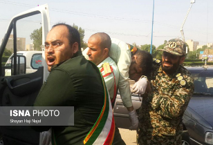 Member of the Revolutionary Guards helping to evacuate one of the wounded (Fars News, September 22, 2018). 