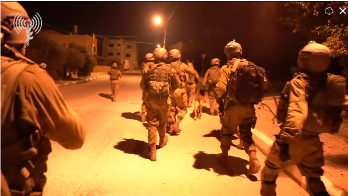 Israeli security forces conduct a search for the terrorist (IDF spokesperson, October 8, 2018).