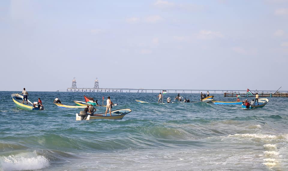 la flotilla partiendo del puerto. 