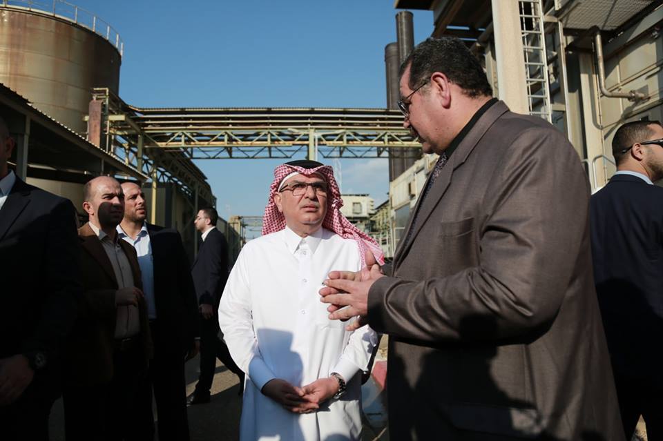 Mohammed al-Emadi (center) visits the Gaza Strip power plant (Facebook page of the Qatari Committee for the Reconstruction of Gaza, November 10, 2018).