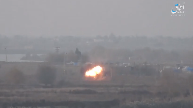 ISIS antitank missile hitting a Syrian army tank in the village of Al-Asha’er, north of Albukamal (Shabakat Shumukh, December 3, 2018). 