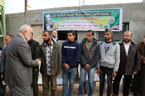 Isma'il Haniyeh pays a condolence call to the mourning tent erected for the Palestinian who died from smoke inhalation. The banner says that the Muslim Brotherhood movement, Hamas and its military wing announce the death of military wing operative Ahmed 'Awad Hassan Abu 'Awda (al-'Aweidat) (Palestine Live Facebook page, December 8, 2018).