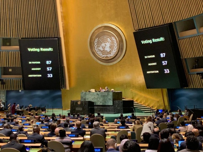 The boards showing the results of the vote on the American resolution to condemn Hamas (Twitter account of Danny Danon, the Israeli ambassador to the UN, December 6, 2018).