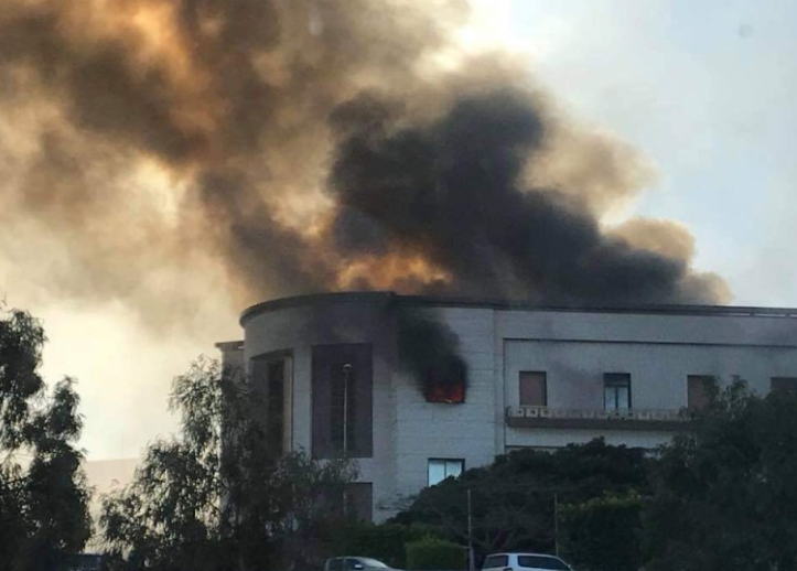 Smoke rising from the headquarters of the Libyan Foreign Ministry in Tripoli (Akhbar Libya, December 25, 2018). 