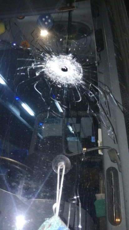 Shooting attack on Israeli bus near Beit El (Filastin al-A'an Twitter account, January 5, 2019).