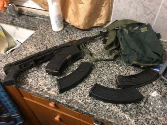 Kalashnikov assault rifle and ammunition seized during the detention of 'Assem Barghouti (Israel Security Agency website, January 8, 2019).