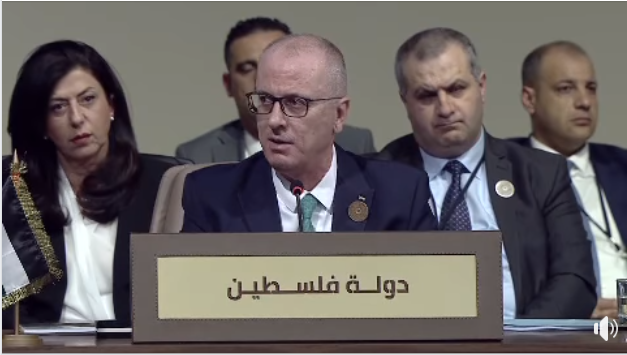 Rami Hamdallah speaking at the Arab League economic conference in Beirut. 