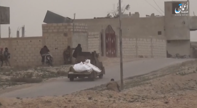 An ISIS car bomb moving towards SDF positions in the neighborhood of Hawi Al-Susah, near the village of Al-Susah (Amaq, January 17, 2019).