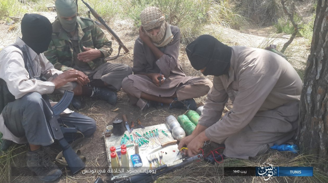 ISIS operatives preparing IEDs (Shabakat Shumukh, March 17, 2019)