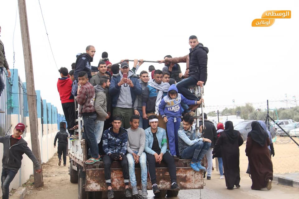 Palestinian demonstrators en route to the march in the central Gaza Strip (Shehab Facebook page, March 30, 2019). 