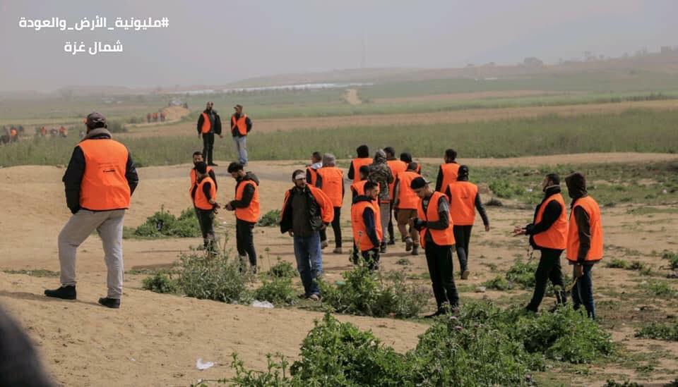 Operatives of Hamas' security forces, wearing orange vests, deploy in the northern Gaza Strip (Palinfo Twitter account, March 31, 2019).