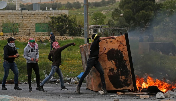 Palestinians riot at the northern entrance of al-Bireh (Wafa, March 30, 2019).