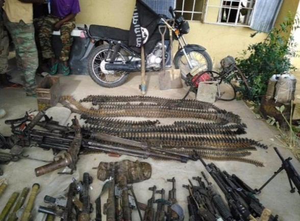 Weapons, ammunition and equipment seized from ISIS operatives killed in clashes with the Nigerian army and the Cameroonian army in Borno State (Twitter account of the Nigerian army, April 14, 2019). 