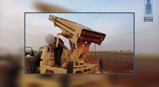 Tournage d'un lance-roquettes du Siège de Libération d'Al-Sham en direction de la base aérienne de Jab Ramla (Ibaa, 5 mai 2019). 