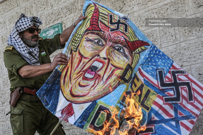 Burning pictures of Trump in Gaza (Twitter account of photojournalist Dawoud Abo Alkas, June 24, 2019). 