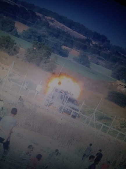 Des émeutiers palestiniens attaquent une jeep de Tsahal avec une grenade artisanale à l'Est d'Al-Bureij (Centre de la bande de Gaza) (Page Facebook Qudsn, 21 juin 2019; compte Twitter de Mu'ataz Abu Rida, 21 juin 2019)