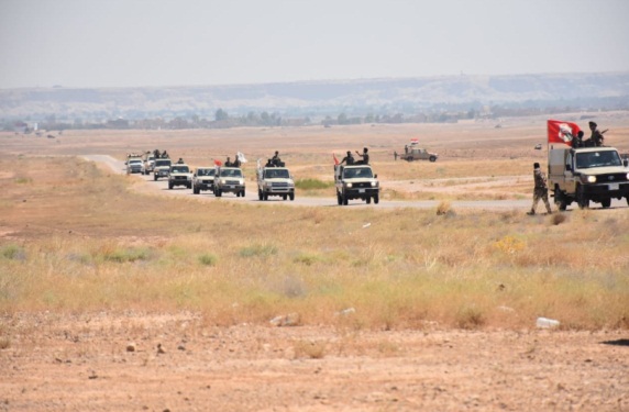 Force motorisée de la Mobilisation populaire lors d'une activité de sécurité contre l'Etat islamique dans l'Ouest de la province d'Al-Anbar (Compte Twitter de la Direction de l'information du quartier général de la Mobilisation populaire, 30 juin 2019)