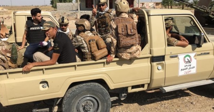 Popular Mobilization vehicle with fighters and a communications operative in the area north of Baghdad (al-hashed.net, July 21, 2019)