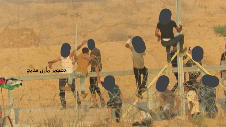 Young Palestinians cross the security fence east of Khan Yunis during the return march (Facebook page of photographer Mazen Qudih, July 26 and 27, 2019).