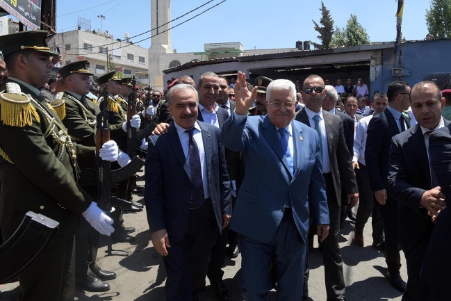 Mahmoud Abbas visits the Jilazoun refugee camp (Wafa, August 10, 2019).