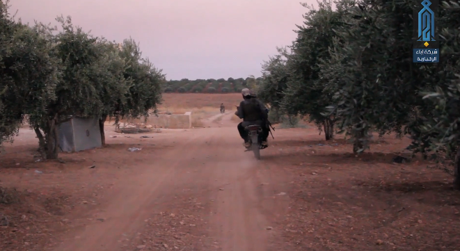 Motorcycles with operatives of the Headquarters for the Liberation of Al-Sham on their way to Tal Tarei (Ibaa, August 13, 2019)