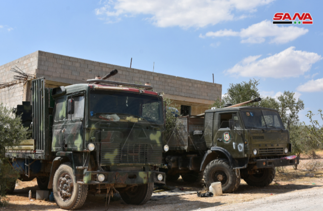 Camions transportant des armes à feu et un char d'assaut saisis par l'armée syrienne lors des batailles (SANA, 31 août 2019)