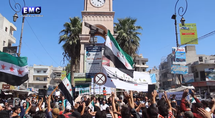 Manifestation à Idlib réclamant le renversement du régime syrien et condamnant le veto russe et chinois au Conseil de sécurité des Nations Unies (Edlib Media Center, qui s’oppose au régime syrien, 20 septembre 2019).