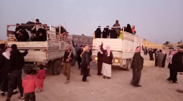 Familles de membres de l'Etat islamique qui ont été libérées du camp de personnes déplacées d'Al-Hol, sur le chemin du retour (Halab al-Youm, un site Internet opposé au régime syrien, 1er décembre 2019)