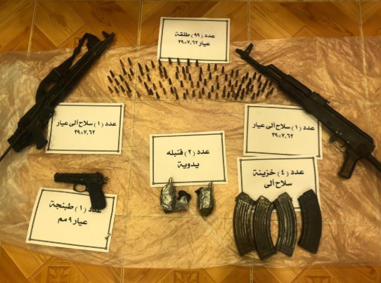 Armes et munitions trouvées en possession de terroristes de l'Etat islamique tués par la police égyptienne dans la région de Jalbana dans le Nord de la péninsule du Sinaï (Al-Youm al-Sabea, 5 décembre 2019)