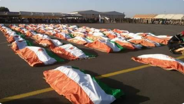 The bodies of Niger army soldiers killed in the ISIS attack (@mamane693 Twitter account, December 14, 2019) 