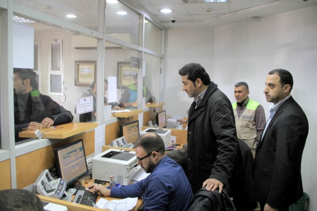 Khaled al Hardan, deputy chairman of the Qatari committee, visits post office branches in the Gaza Strip (Facebook page Qatar's National Committee for the Reconstruction of Gaza, January 22, 2020).