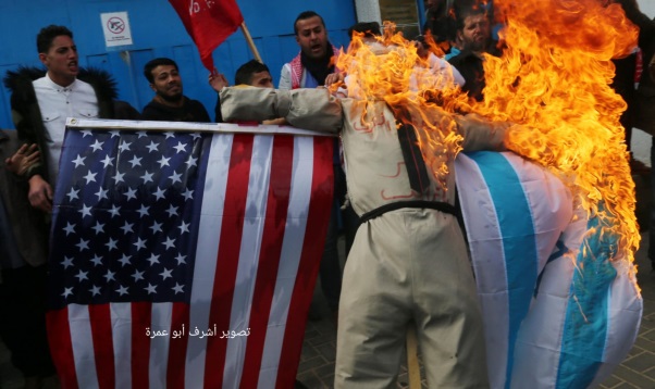 Rioters in the Gaza Strip burn Trump in effigy, and American and Israeli flags (Twitter account of Gazan journalist Hassan Aslih, January 27, 2020).