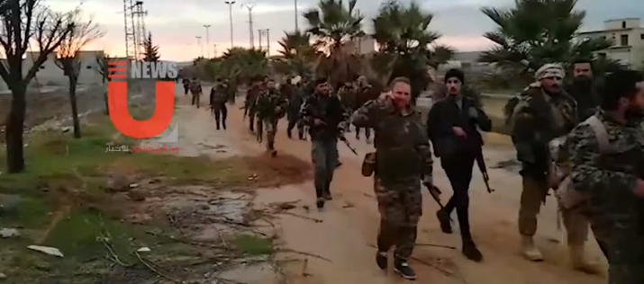 Les milices soutiennent l'armée syrienne dans un village à l'Ouest d'Alep, après sa reprise par les organisations rebelles (Chaîne Youtube UNWS libanaise, 16 février 2020).