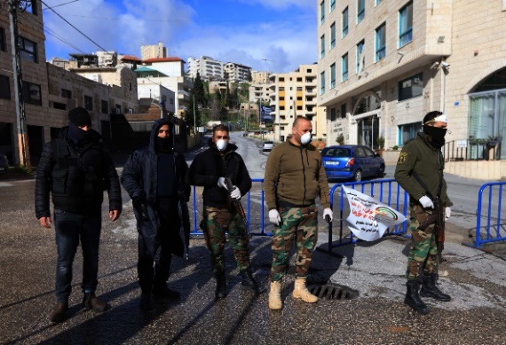 The PA security forces at the entrance to Bayt Sahour (Wafa, March 18, 2020). 