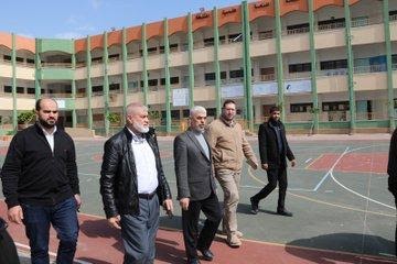 Yahya al-Sinwar and Rawhi Mushtaha visit a school in the northern Gaza Strip which was turned into a quarantine center (Palestine Online Twitter account, March 19, 2020).