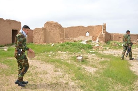 Des membres de la mobilisation populaire pendant l'activité pour localiser les maisons d'hôtes de l'Etat islamique (al-hashed.net, 21 mars 2020)