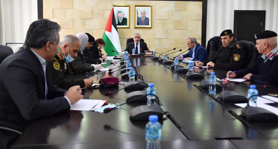 Palestinian Prime Minister Muhammad Shtayyeh meets with the heads of the Palestinian security forces (April 2, 2020) (Muhammad Shtayyeh's Facebook page,, April 2, 2020).