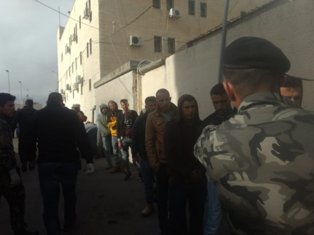 The Palestinian security forces detain workers from Hebron's rural area who tried to enter Israel (Ma'an, April 1, 2020).