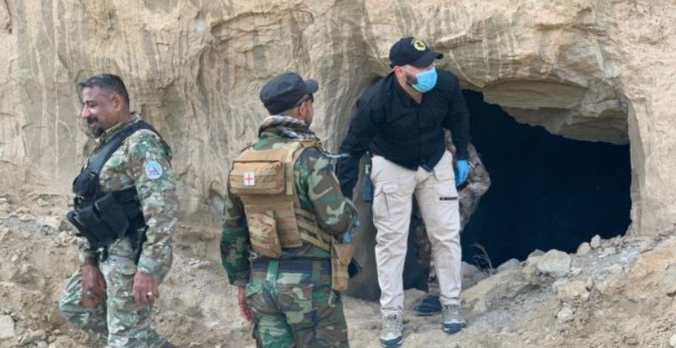 Popular Mobilization operatives near the entrance to the cave where the ISIS guesthouse was found (al-hashed.net, April 3, 2020)