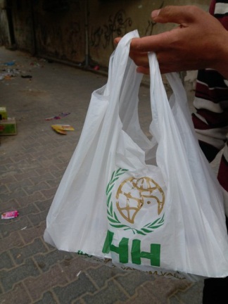 Meals distributed by the al-Bureij charitable society (al-Bureij website, April 25, 2020).