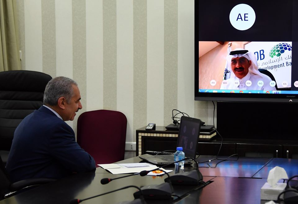 PA Prime Minister Muhammad Shtayyeh holds a video chat with the chairman of the Islamic Development Bank in Saudi Arabia (Facebook page of Muhammad Shtayyeh, April 19, 2020).