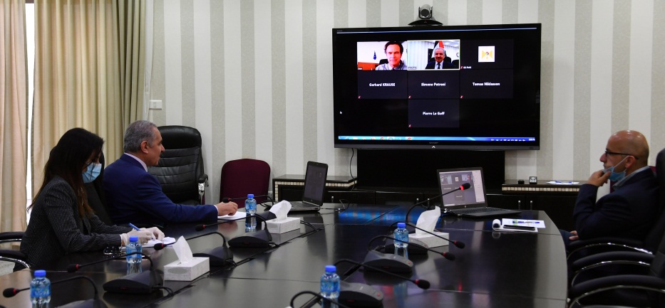 Muhammad Shtayyeh holds a video chat with a representative of the EU. He called on the EU to exert pressure on Israel to stop its annexation plans (Wafa, April 22, 2020).