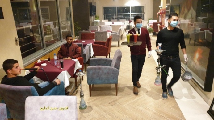 Restaurants in Gaza reopen (Twitter account of journalist Hassan Aslih, April 26, 2020). 